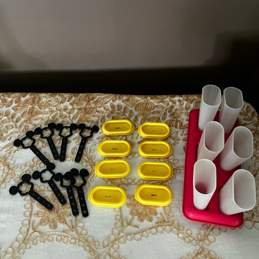 Tupperware Mickey Mouse Popsicle Mold Set Retired Excellent Condition - Picture 2 of 6